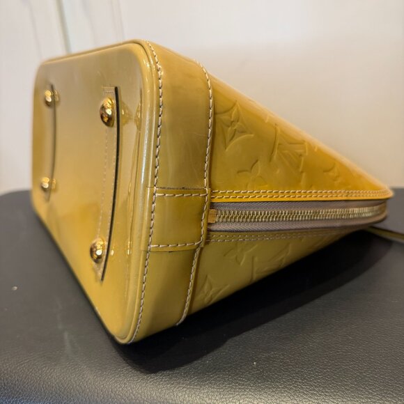 LOUIS VUITTON Monogram Vernis Alma Hand Bag Golden COA incl. - Picture 9 of 16